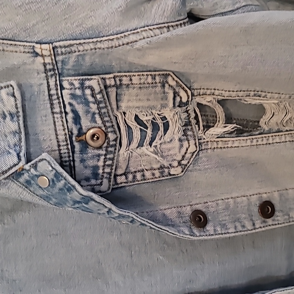 Chiqle Distressed Denim Jacket - Picture 4 of 9